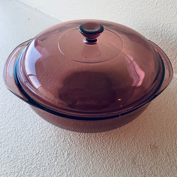 SOLD! VTG? Pyrex cranberry 2L casserole dish - Picture 3 of 12